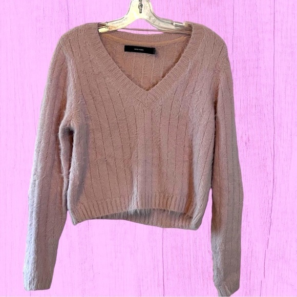 VERO Moda Soft V-Neck Pink Cropped Sweater Size Large - Picture 1 of 6
